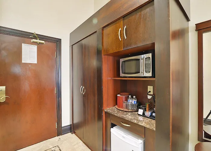Woodbine Hotel & Suites