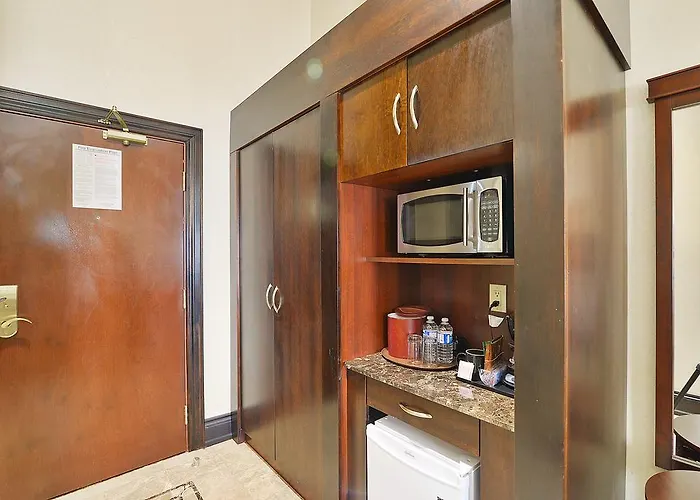 Woodbine Hotel & Suites